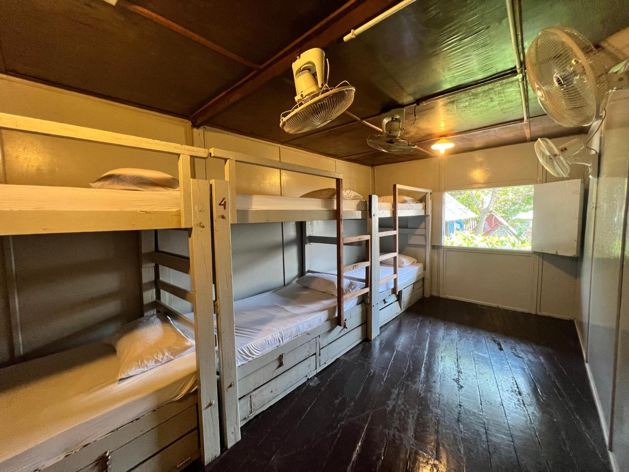 Ohlala Guesthouse بيرهينتيان المظهر الخارجي الصورة