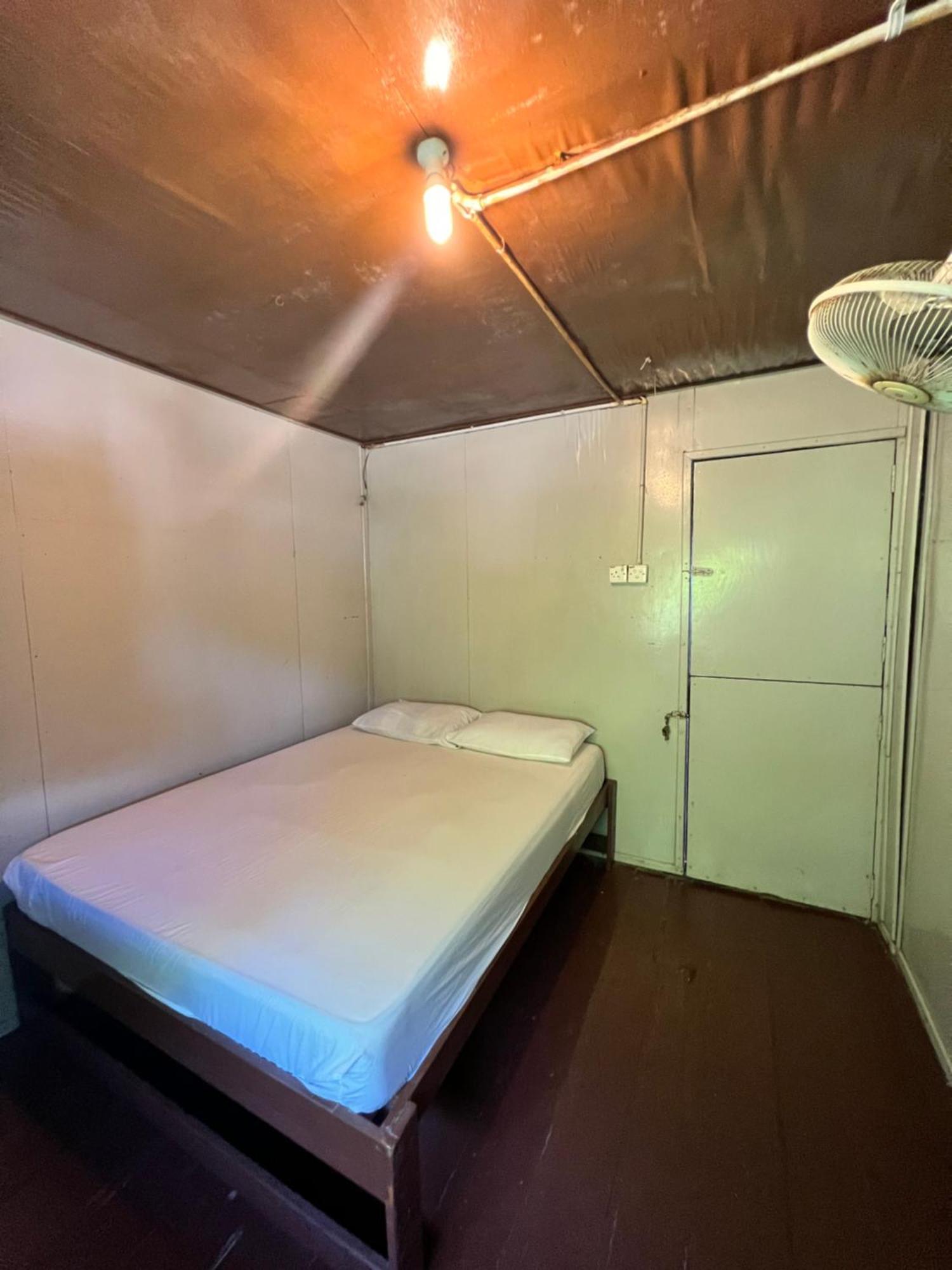 Ohlala Guesthouse بيرهينتيان المظهر الخارجي الصورة