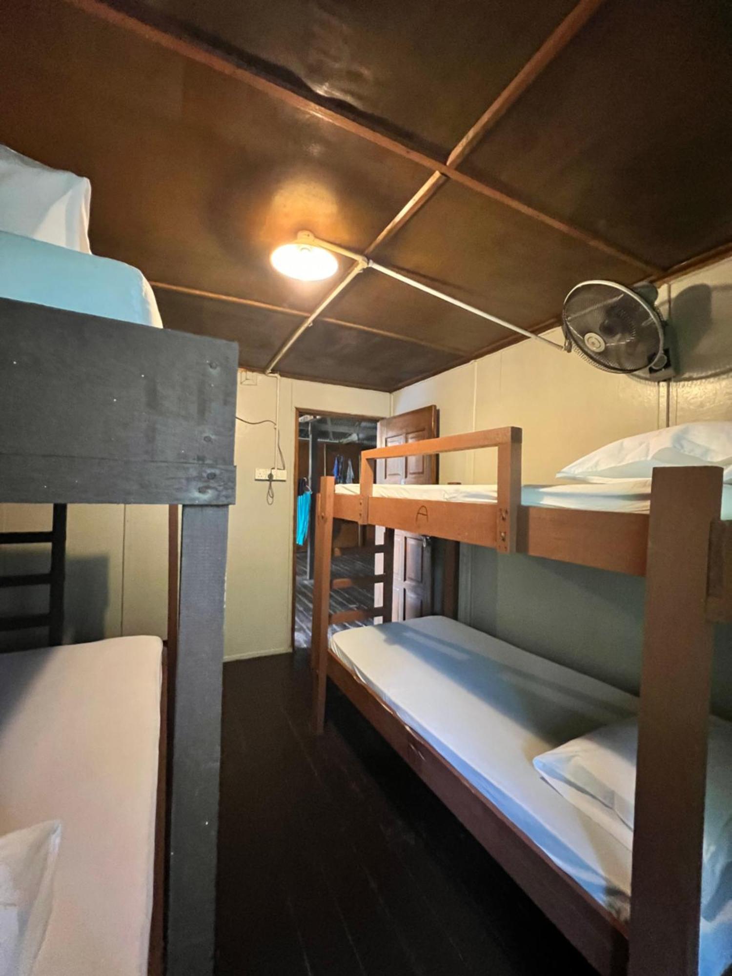 Ohlala Guesthouse بيرهينتيان المظهر الخارجي الصورة