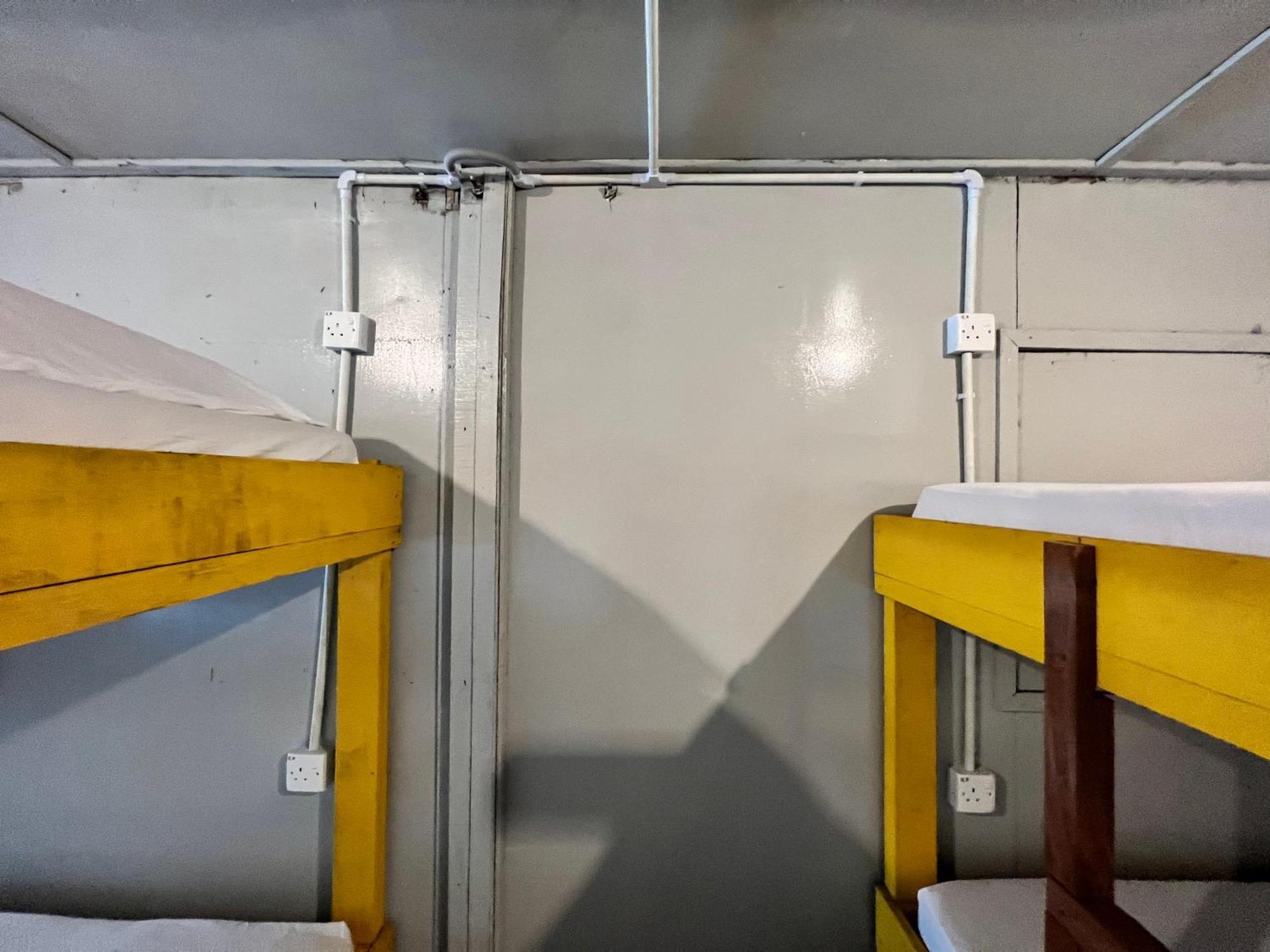 Ohlala Guesthouse بيرهينتيان المظهر الخارجي الصورة